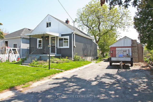 35 Delena Ave S, House detached with 3 bedrooms, 2 bathrooms and 1 parking in Hamilton ON | Image 34