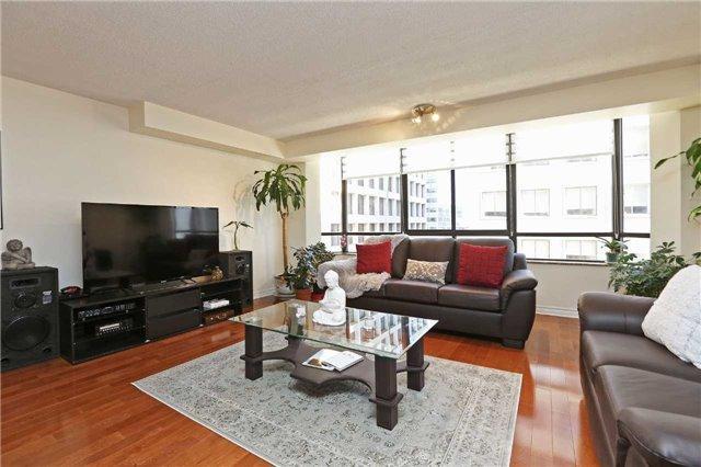 906A - 280 Simcoe St, Condo with 2 bedrooms, 2 bathrooms and 1 parking in Toronto ON | Image 5