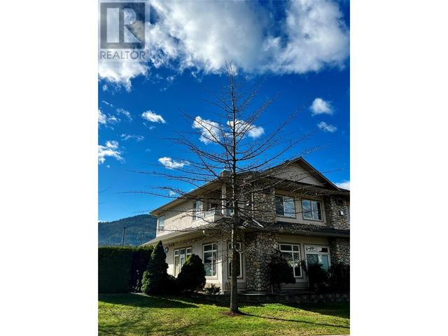 8 - 680 Marine Park Drive, Condo with 1 bedrooms, 1 bathrooms and null parking in Salmon Arm BC | Image 1