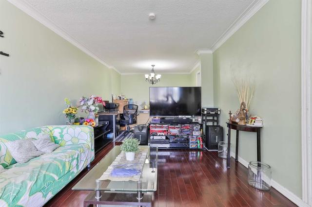 96 Rajah St, House semidetached with 5 bedrooms, 3 bathrooms and 6 parking in Toronto ON | Image 2