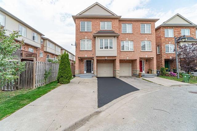 22 Pedigree Mews, House semidetached with 3 bedrooms, 5 bathrooms and 3 parking in Toronto ON | Image 1