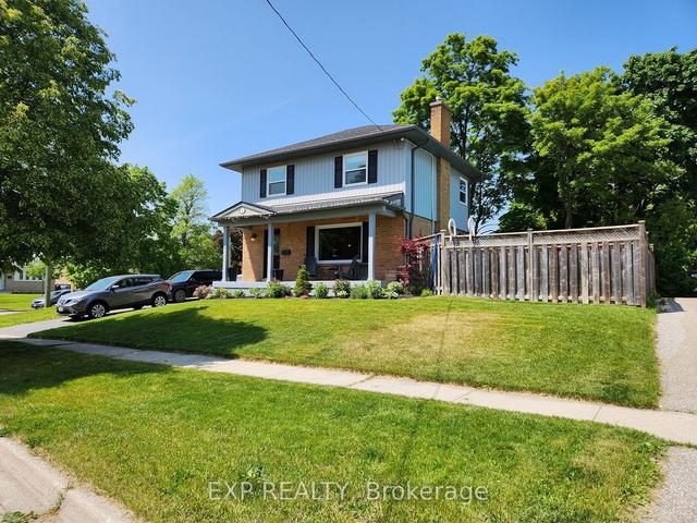 17 Avonmore St, House detached with 3 bedrooms, 2 bathrooms and 4 parking in Brampton ON | Image 1