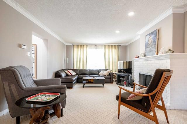 36 Lawnview Dr, House detached with 3 bedrooms, 4 bathrooms and 6 parking in Toronto ON | Image 7