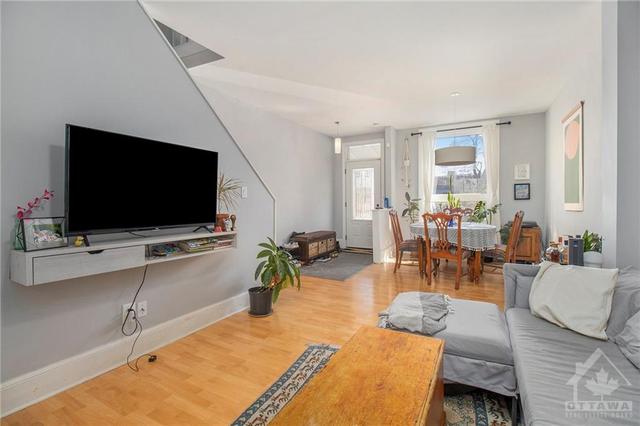57 Louisa Street, Townhouse with 2 bedrooms, 1 bathrooms and 1 parking in Ottawa ON | Image 4