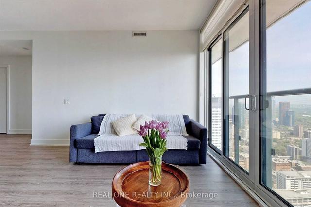 5808 - 7 Grenville St, Condo with 1 bedrooms, 1 bathrooms and 0 parking in Toronto ON | Image 5