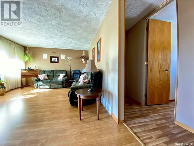 120 Road Avenue, House detached with 4 bedrooms, 2 bathrooms and null parking in Langenburg SK | Image 7
