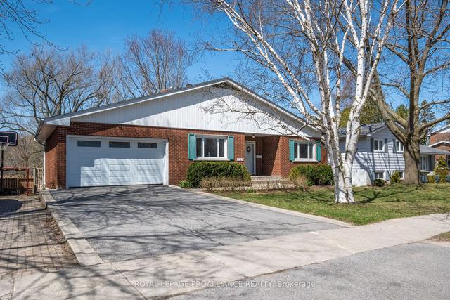 727 Aylmer Cres, House detached with 2 bedrooms, 3 bathrooms and 6 parking in Kingston ON | Image 12