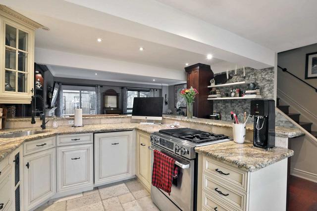 62 John St, House attached with 3 bedrooms, 2 bathrooms and 3 parking in Oakville ON | Image 3