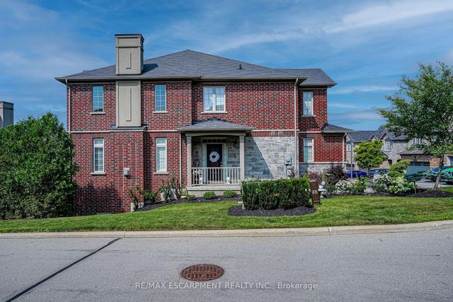 71 Oakhaven Pl, Townhouse with 3 bedrooms, 4 bathrooms and 4 parking in Hamilton ON | Image 1