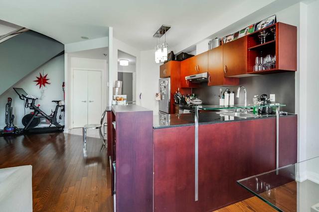 502 - 3 Mcalpine St, Condo with 2 bedrooms, 3 bathrooms and 1 parking in Toronto ON | Image 3