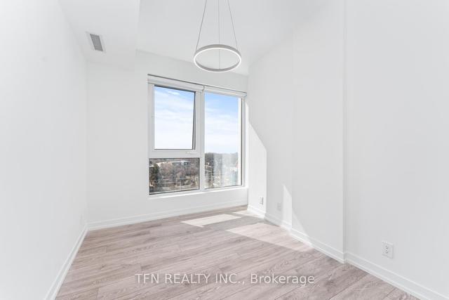 1121 - 2020 Bathurst St, Condo with 3 bedrooms, 2 bathrooms and 1 parking in Toronto ON | Image 6