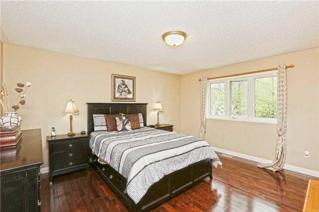 14 Oak Gardens Crt, House detached with 4 bedrooms, 4 bathrooms and 4 parking in Brampton ON | Image 11
