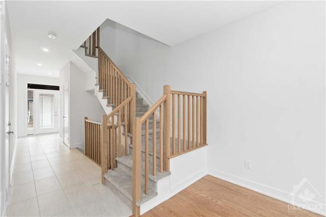 78 Heirloom Street, Townhouse with 3 bedrooms, 3 bathrooms and 2 parking in Ottawa ON | Image 3