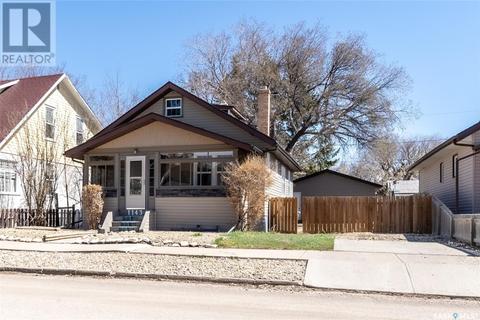 1143 4th Avenue Nw, Moose Jaw, SK, S6H3X3 | Card Image