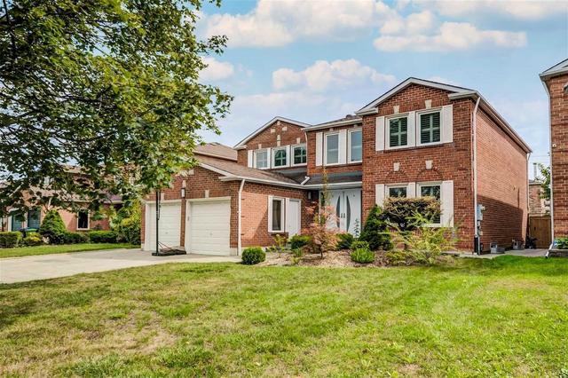 47 Bluenose Cres, House detached with 4 bedrooms, 5 bathrooms and 6 parking in Toronto ON | Image 1