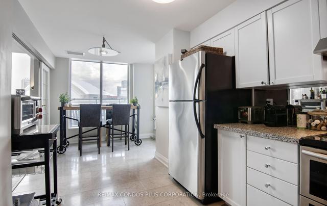 1215 - 230 Queens Quay W, Condo with 3 bedrooms, 3 bathrooms and 1 parking in Toronto ON | Image 25