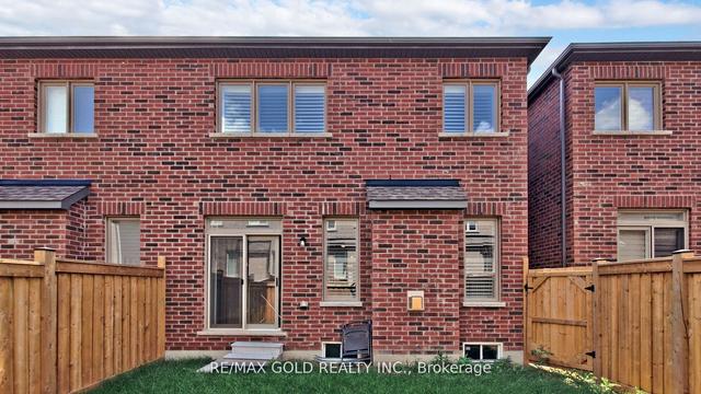 67 Folgate Cres, House attached with 4 bedrooms, 3 bathrooms and 3 parking in Brampton ON | Image 33