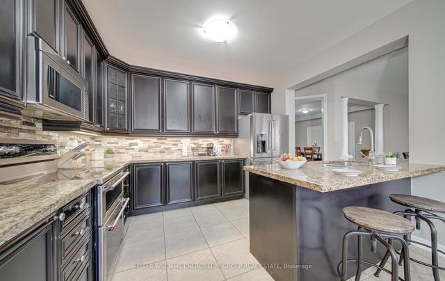 30 Muscat Cres, House detached with 4 bedrooms, 3 bathrooms and 6 parking in Ajax ON | Image 6