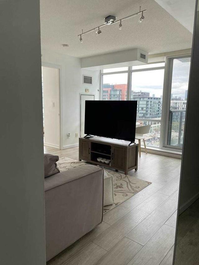 1003 - 20 Joe Shuster Way, Condo with 1 bedrooms, 1 bathrooms and 0 parking in Toronto ON | Image 2