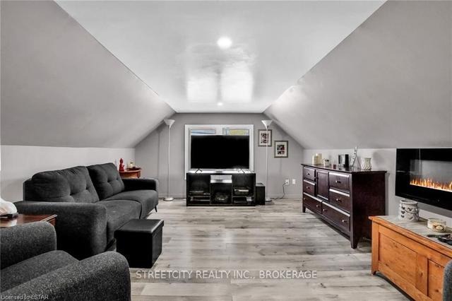 124 Rectory St, House detached with 2 bedrooms, 1 bathrooms and 5 parking in London ON | Image 19