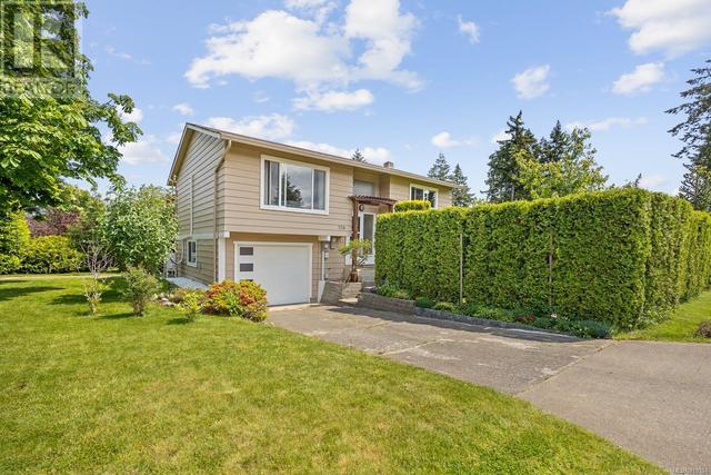534 Cormorant St, House detached with 3 bedrooms, 2 bathrooms and 4 parking in Comox BC | Card Image
