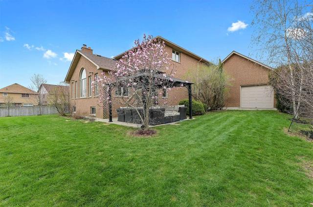 3 Morningstar Crt, House detached with 3 bedrooms, 3 bathrooms and 6 parking in Hamilton ON | Image 26