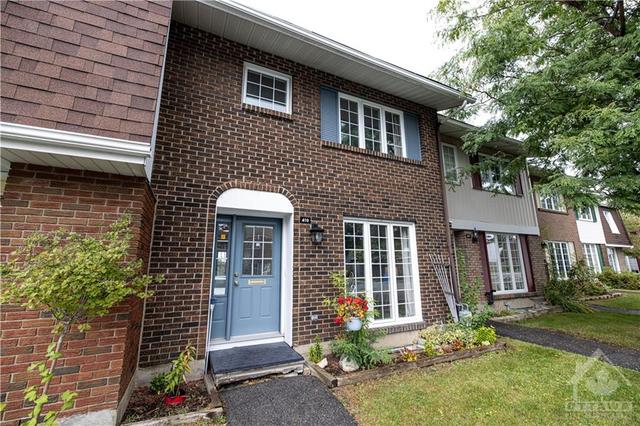 419 Kintyre Private, Townhouse with 3 bedrooms, 2 bathrooms and 1 parking in Ottawa ON | Image 1