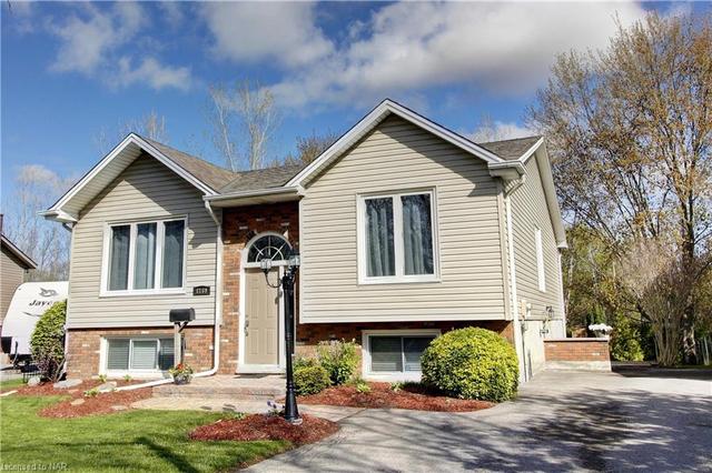 8169 Michael Street, House detached with 5 bedrooms, 2 bathrooms and null parking in Niagara Falls ON | Image 2