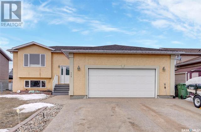 208 Willow Street, House detached with 4 bedrooms, 3 bathrooms and null parking in Pense SK | Image 1