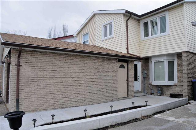51 Greene Dr, House attached with 3 bedrooms, 2 bathrooms and 2 parking in Brampton ON | Image 2