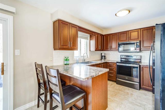 104 Madelaine Dr, House detached with 4 bedrooms, 4 bathrooms and 4 parking in Barrie ON | Image 2