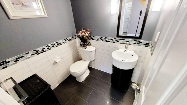 62 Ramage Lane, House attached with 3 bedrooms, 3 bathrooms and 2 parking in Toronto ON | Image 3