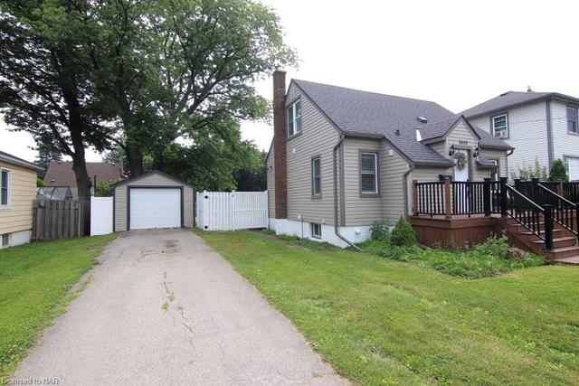 5610 Royal Manor Drive, House detached with 3 bedrooms, 1 bathrooms and 4 parking in Niagara Falls ON | Image 3