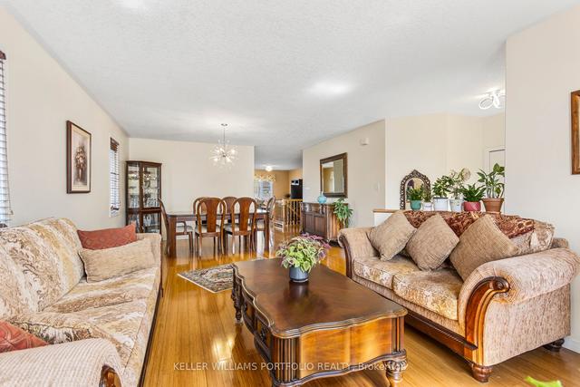 688 Chadwick Crt, House detached with 3 bedrooms, 2 bathrooms and 6 parking in Kingston ON | Image 38