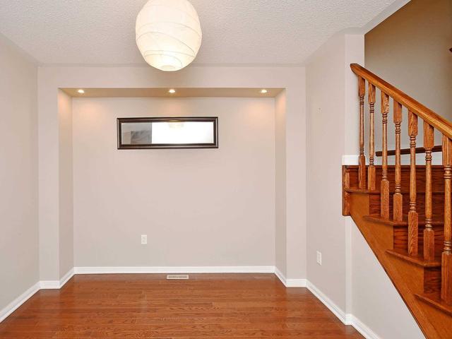 3131 Edgar Ave, House attached with 3 bedrooms, 3 bathrooms and 2 parking in Burlington ON | Image 2