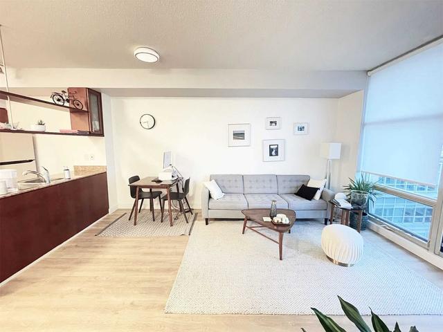 519 - 9 Spadina Ave, Condo with 1 bedrooms, 1 bathrooms and 1 parking in Toronto ON | Image 25