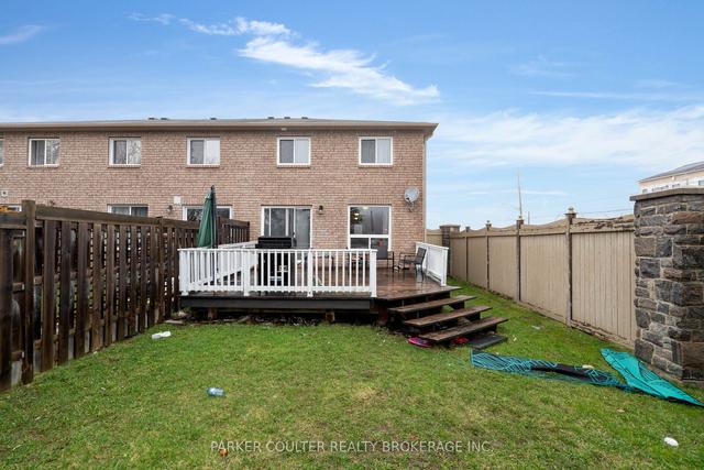 1 Mccausland Crt, House attached with 3 bedrooms, 3 bathrooms and 2 parking in Barrie ON | Image 8