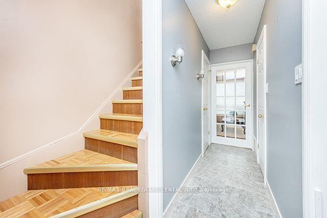 20 - 20 Carleton Pl, Townhouse with 3 bedrooms, 2 bathrooms and 3 parking in Brampton ON | Image 2