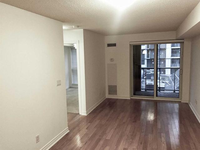 621 - 270 Wellington St W, Condo with 1 bedrooms, 1 bathrooms and 0 parking in Toronto ON | Image 4