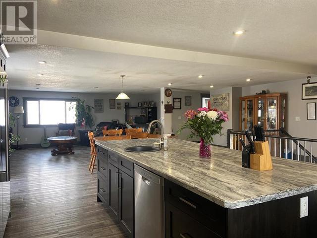 225041 690, House detached with 5 bedrooms, 3 bathrooms and 15 parking in Northern Lights County AB | Image 14