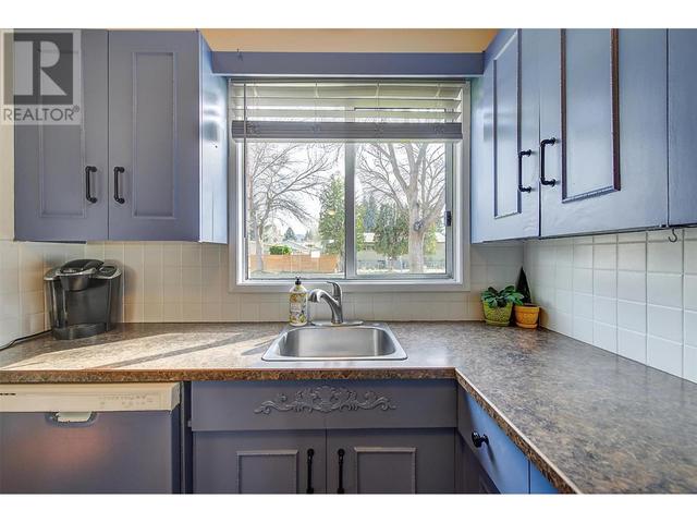 1296 Lawrence Avenue, House attached with 2 bedrooms, 1 bathrooms and 2 parking in Kelowna BC | Image 5