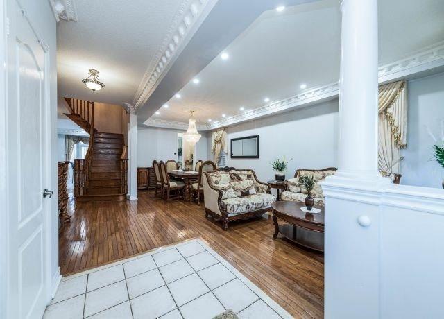 27 Northface Cres, House detached with 5 bedrooms, 5 bathrooms and 2 parking in Brampton ON | Image 2