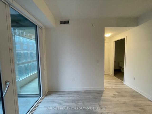 674 w - 135 Lower Sherbourne St, Condo with 1 bedrooms, 1 bathrooms and 1 parking in Toronto ON | Image 2