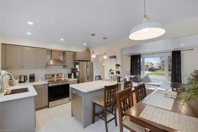 68 Grange Ave, House detached with 3 bedrooms, 2 bathrooms and 3 parking in Welland ON | Image 2