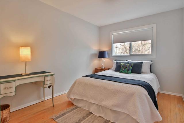 9 Lowbank Crt, House semidetached with 4 bedrooms, 2 bathrooms and 3 parking in Toronto ON | Image 19