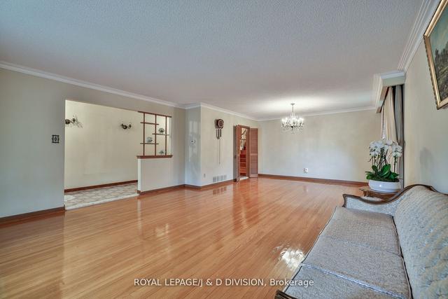 29 Longfield Rd, House detached with 4 bedrooms, 3 bathrooms and 6 parking in Toronto ON | Image 33