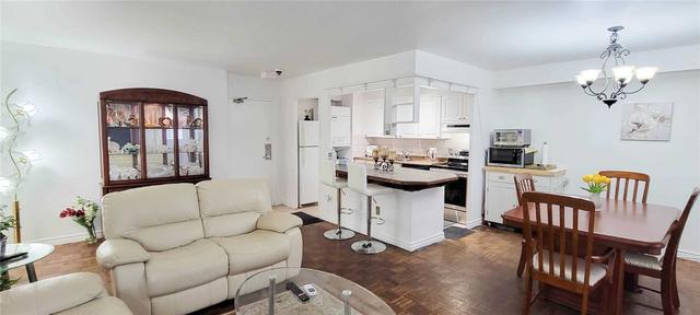 2514 - 5 Massey Sq, Condo with 3 bedrooms, 2 bathrooms and 1 parking in Toronto ON | Image 2