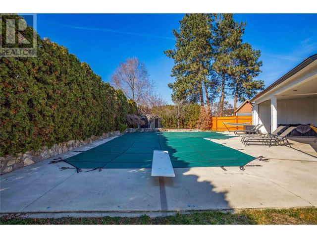 1720 Simpson Court, House detached with 4 bedrooms, 4 bathrooms and 6 parking in Kelowna BC | Image 77