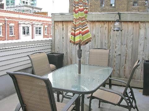 th 23 - 6 Wellesley Pl, House attached with 2 bedrooms, 2 bathrooms and 1 parking in Toronto ON | Image 9