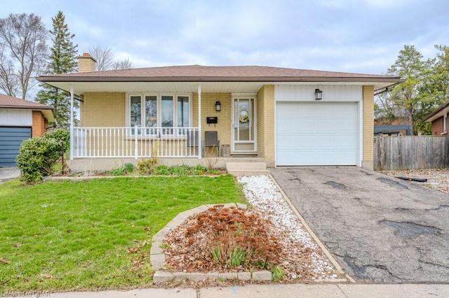 22 Brookside Crescent, House detached with 4 bedrooms, 2 bathrooms and 2 parking in Kitchener ON | Image 1